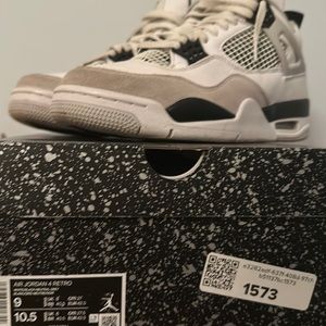 Jordan 4 military black Size 9 (worn a few times, no bad scuffs and no creasing)